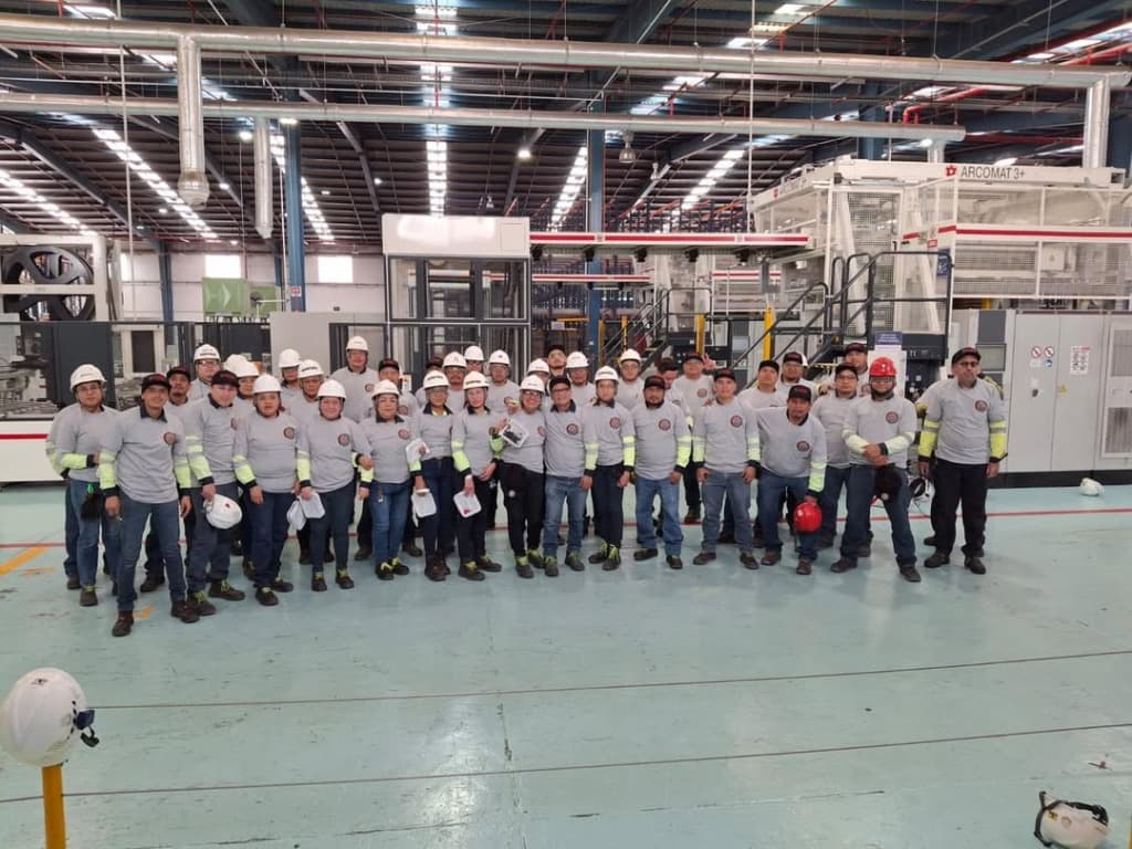 Equipo de ZOOM en mesa de trabajo